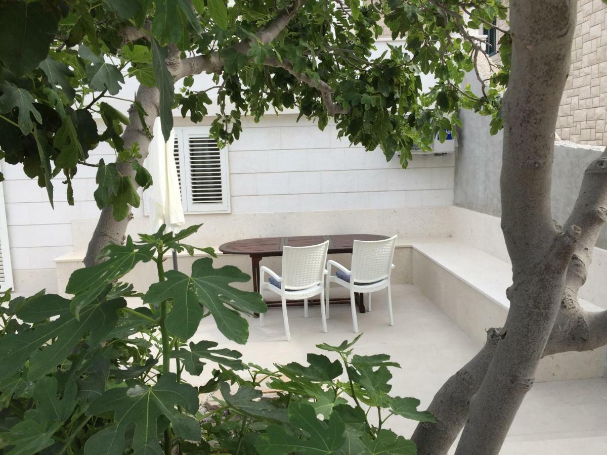 Appartamento Fig Tree Povlja  Esterno foto